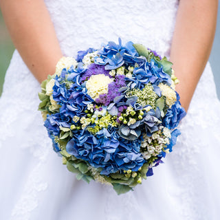 7 Ways Brides Can Incorporate Something Blue in Their Wedding Outfits